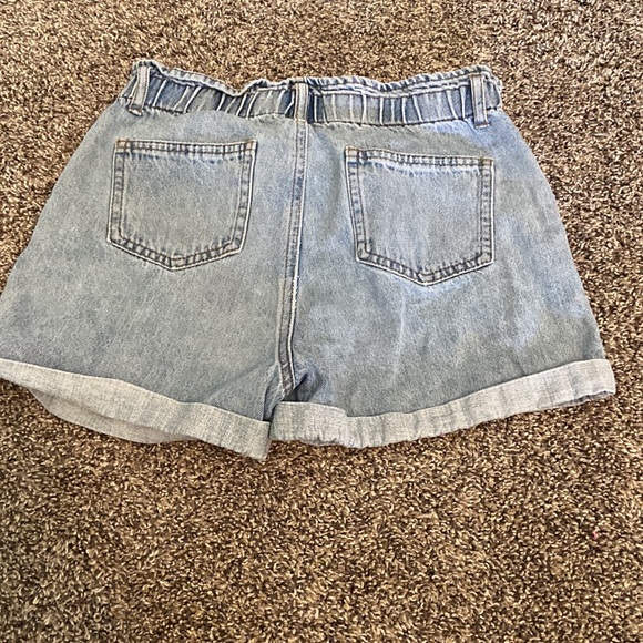 Adorable  light was shorts - Picture 2 of 4